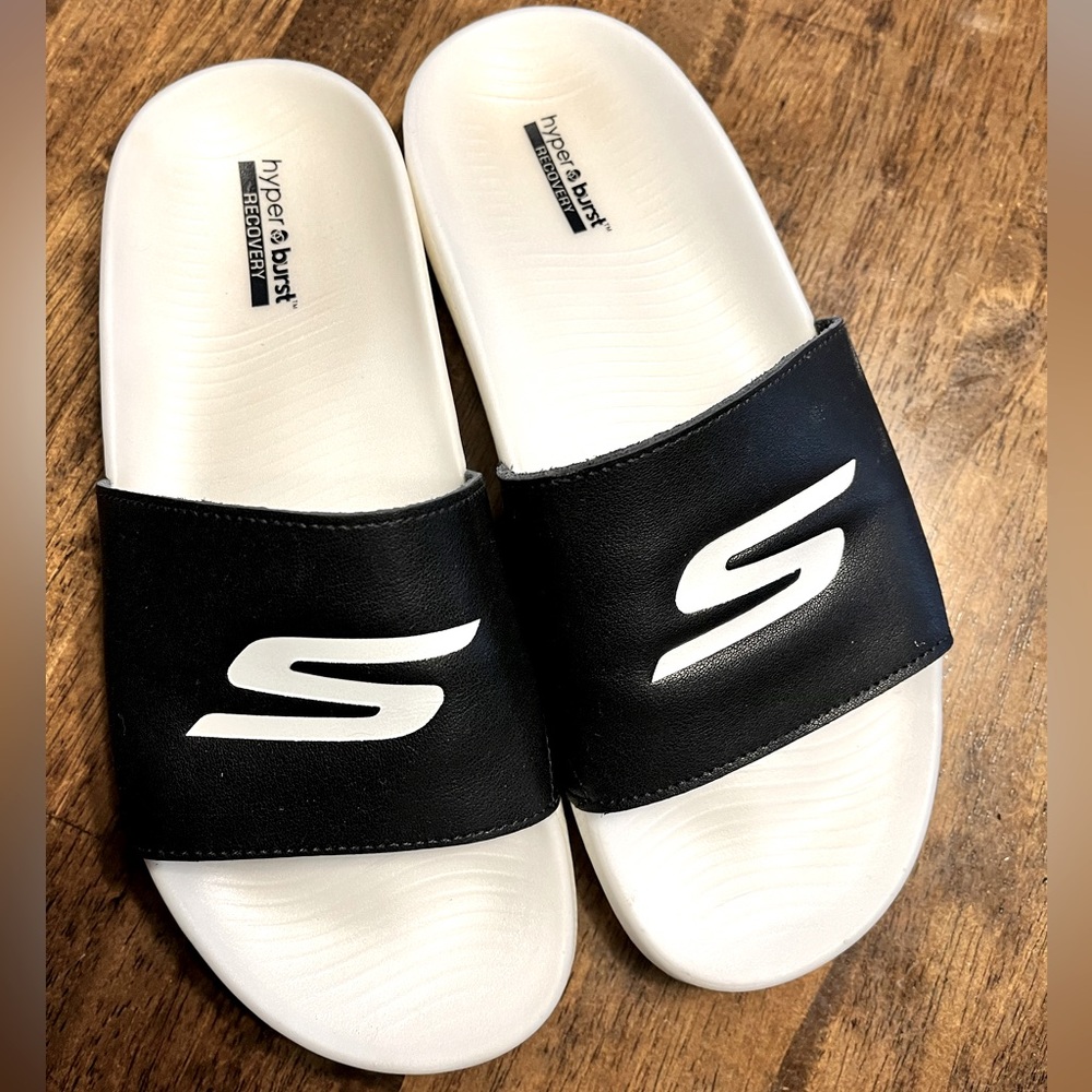 Brand new Sketchers women’s hyper performance recovery slide sandal
